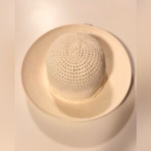 White Sunhat the perfect vacation essential